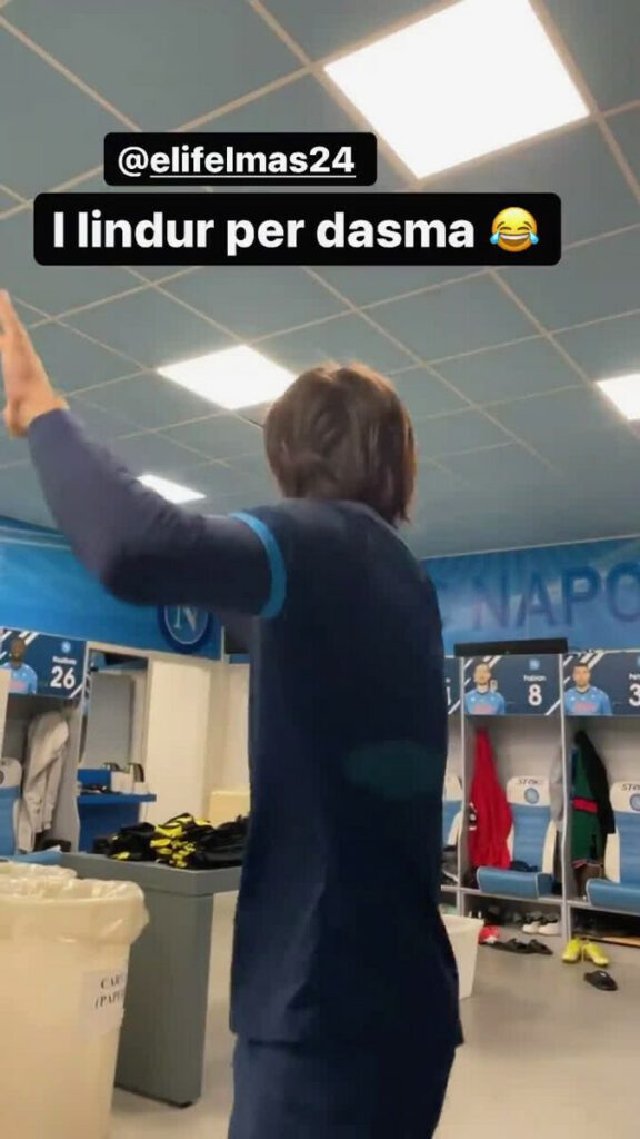 Napoli, allegria negli spogliatoi: Rrahmani riprende Elmas mentre balla | VIDEO