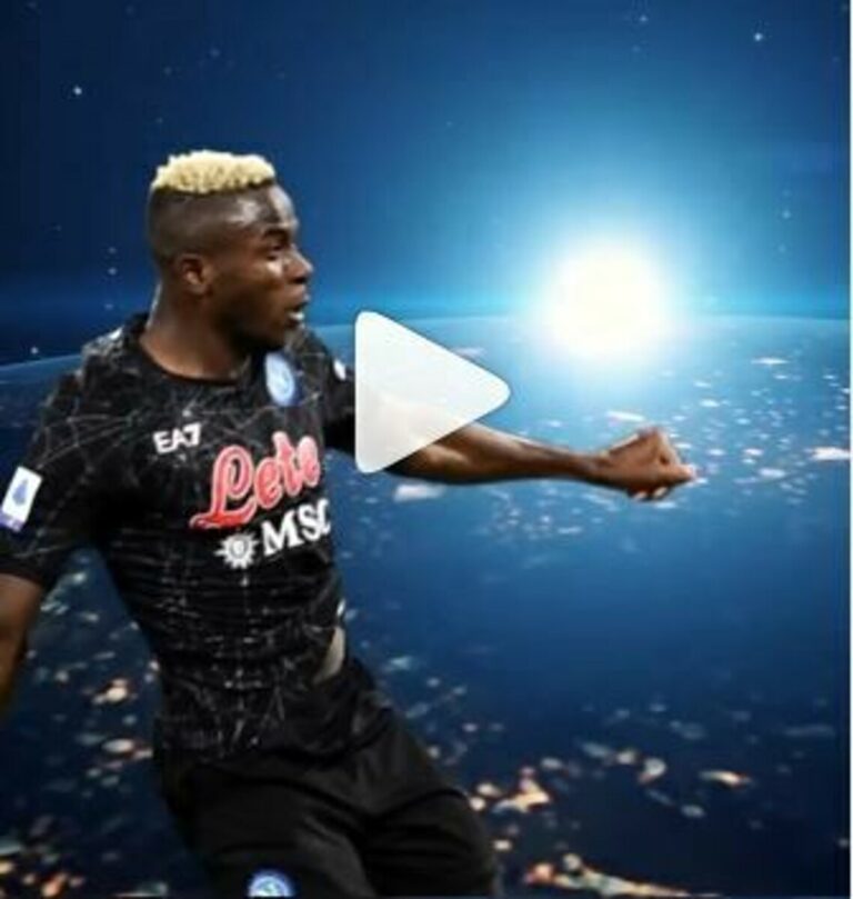 "Victor galactic", Osimhen vola nello spazio e torna in campo: il video del Napoli