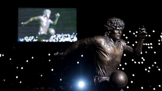 FOTO - Napoli, la statua per Maradona e la cerimonia prima della Lazio