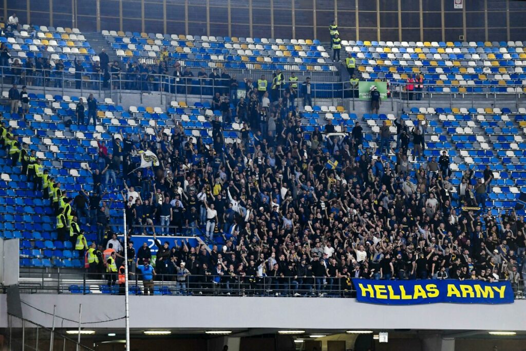 Cori anti-Napoli: "Meglio pachistano che terrone" non è razzismo, annullata multa al Verona