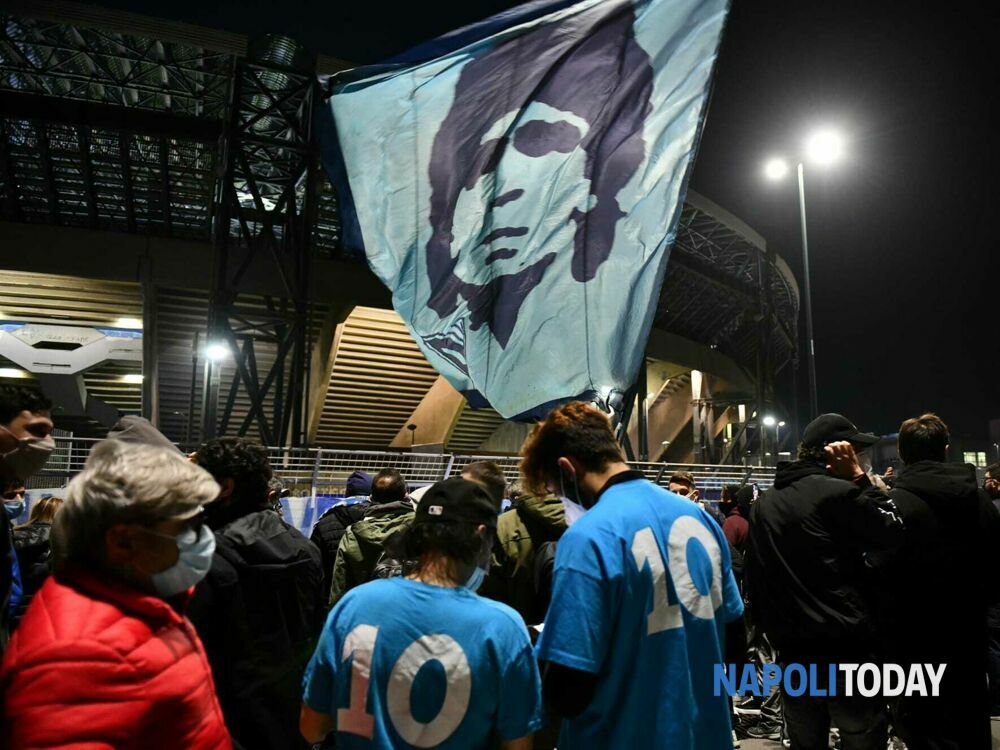 Fusa la statua dedicata a Maradona, De Laurentiis: "Diego è il fuoco di Napoli"
