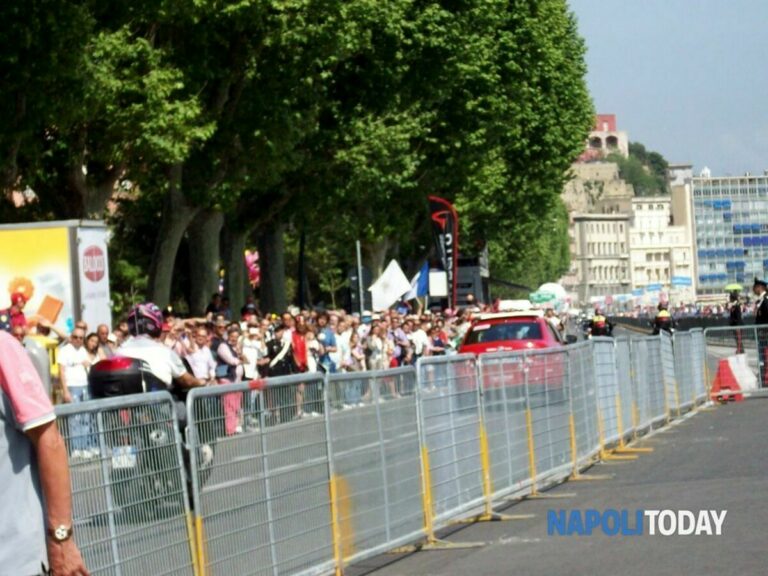Il Giro d'Italia torna a Napoli nel 2022: tappa con arrivo sul Lungomare Caracciolo