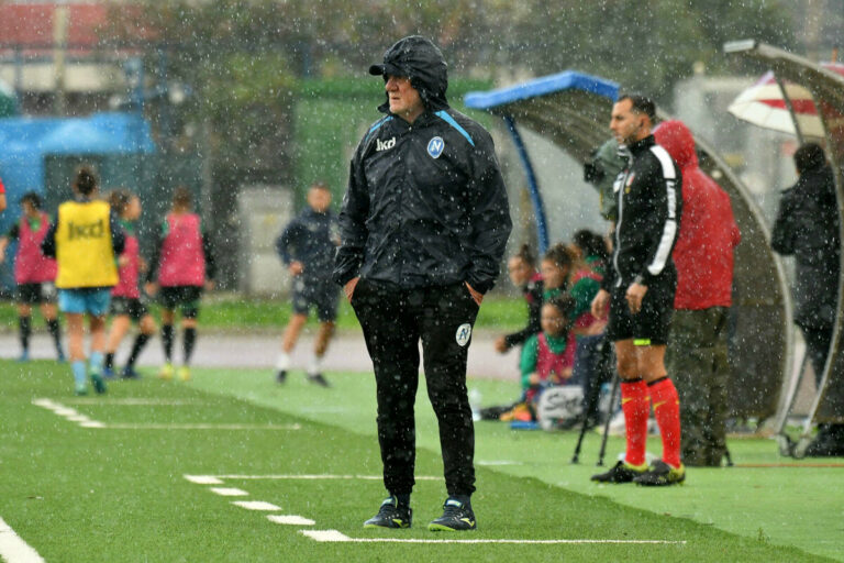 Napoli Femminile - Esonerato il tecnico Alessandro Pistolesi
