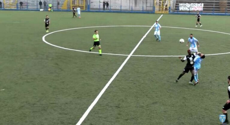 VIDEO - Eccellenza Campania/Girone B - Nuova Napoli Nord, gomitata di Keita a Scarparo dell'Albanova: "Episodio da condannare"