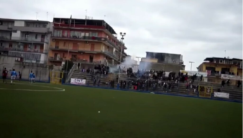 Esplode petardo durante la partita tra due scuole: studente ferito trasportato in ospedale