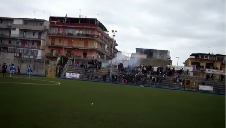 Esplode petardo durante la partita tra due scuole: studente ferito trasportato in ospedale