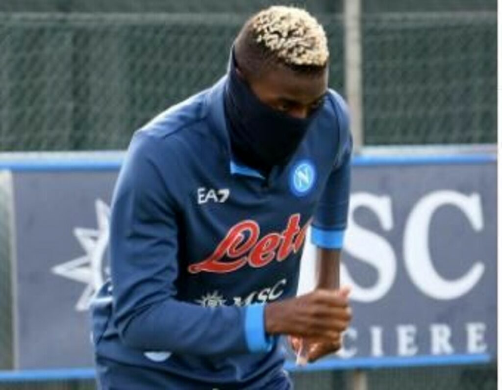 Napoli, Osimhen è rientrato agli allenamenti sul campo a Castel Volturno | VIDEO 7 Napoli, Osimhen è tornato ad allenarsi sul campo a Castel Volturno | VIDEO