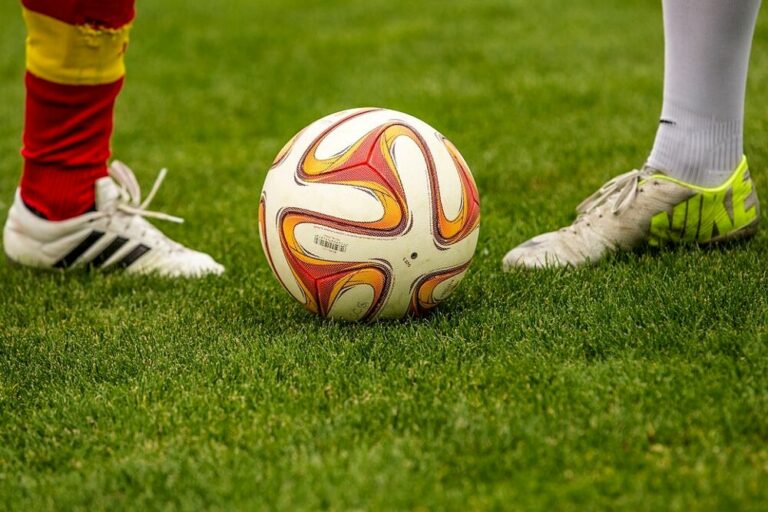 “Fermate il campionato”: l'appello dello scrittore Maurizio De Giovanni e del senatore Ruotolo