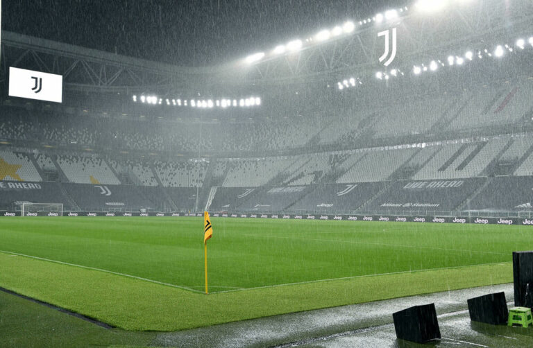 Juve-Napoli, attesa per l'esito del nuovo giro di tamponi nel gruppo azzurro