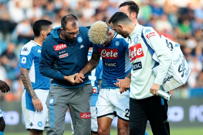 Napoli, Malcuit positivo al Covid: tampone negativo per Petagna che torna a disposizione