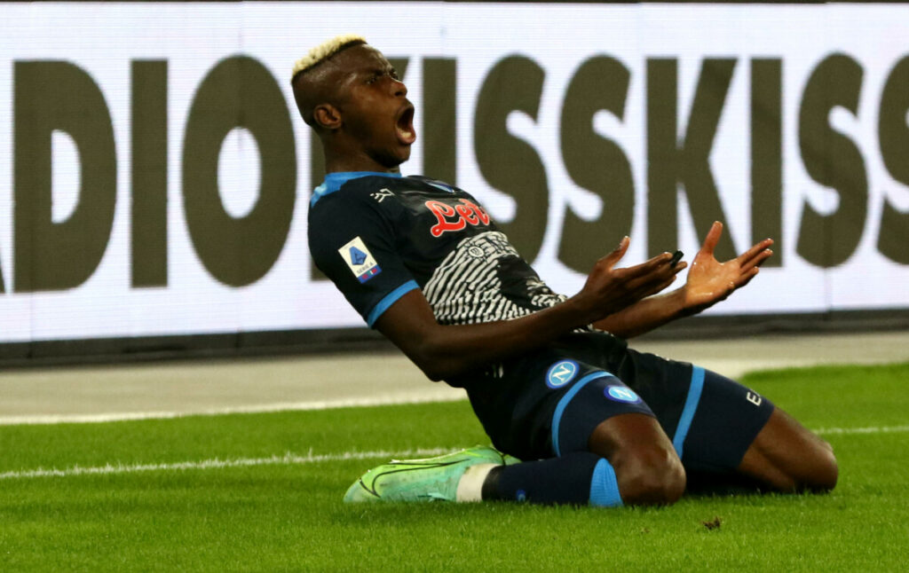 Napoli, Osimhen negativo al Covid: l'attaccante può tornare in Italia