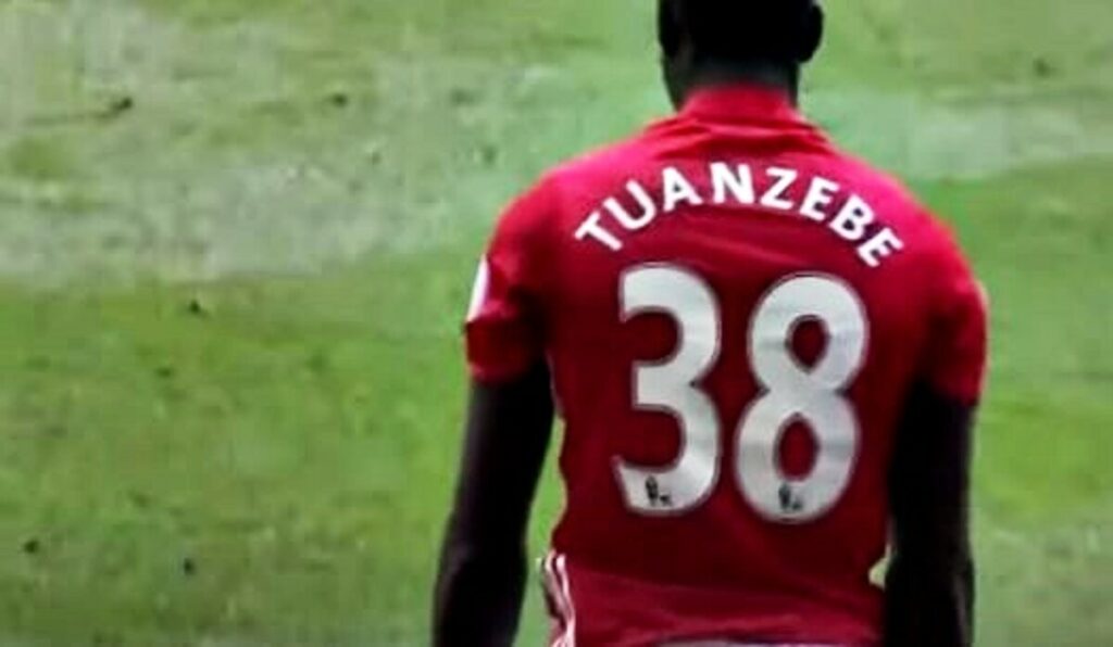 Napoli, forte accelerata per Tuanzebe: accordo vicino col Man Utd