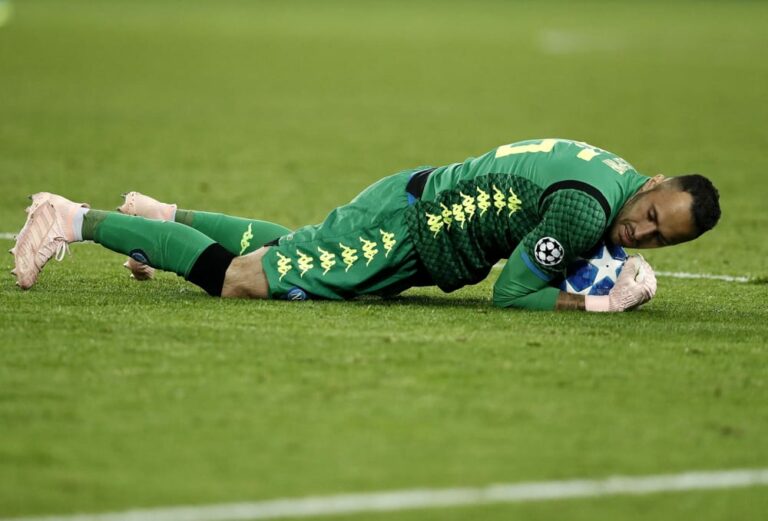 Napoli, problemi per Ospina: le condizioni del portiere azzurro