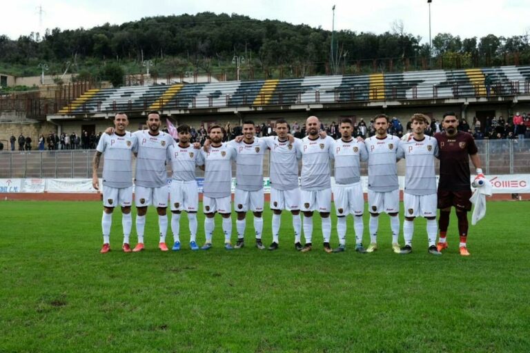 Puteolana, il ds Pirone: "Abbiamo una rosa completa. Stop? L'auspicio è ritornare con i tifosi allo stadio"