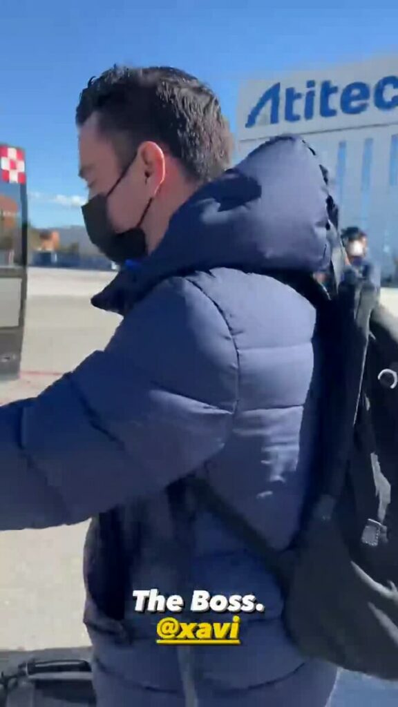 Il Barcellona sbarca a Napoli: le immagini dall'aeroporto di Capodichino | VIDEO