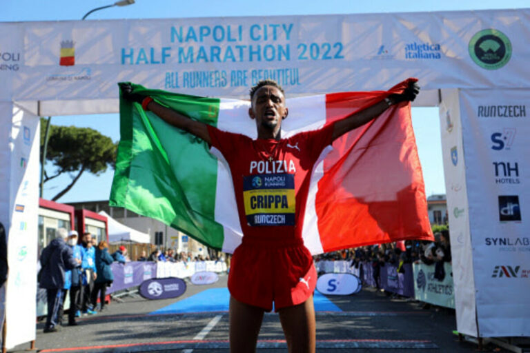 Maratona, a Napoli si fa la storia: Crippa primo italiano sotto l'ora