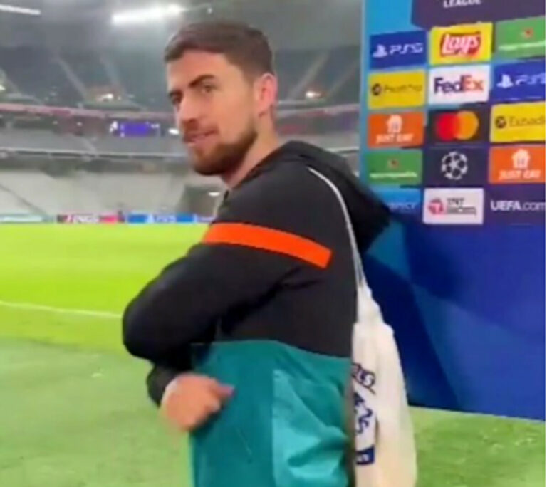 Jorginho, il siparietto con l'operatore fa il giro del web: "Forza Napoli sempre uagliò"