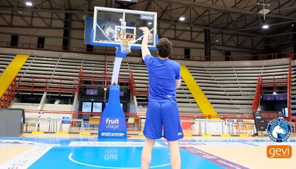 Napoli Basket, primo allenamento in azzurro per il neo acquisto Leonardo Totè