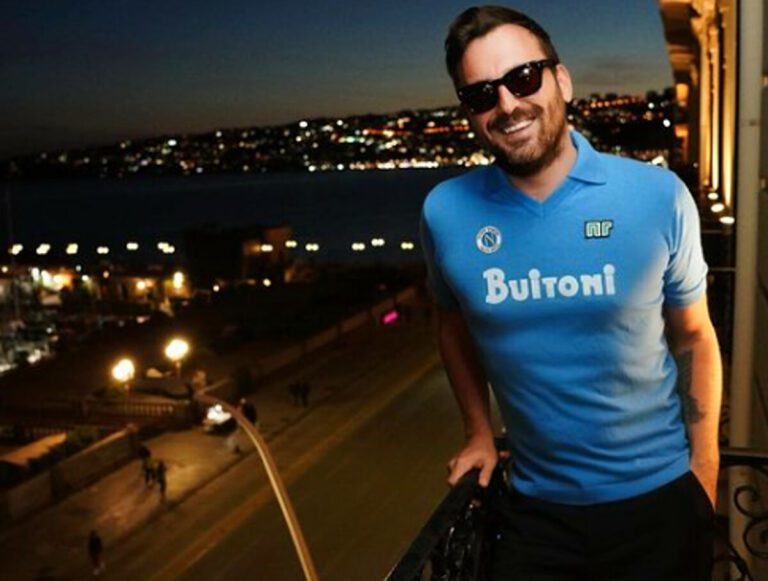 Cesare Cremonini a Napoli: "Come ti fa sentire bene la maglia di Diego"
