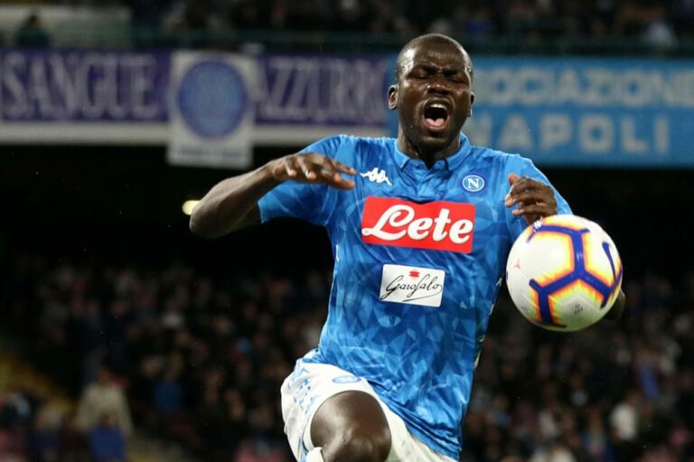 Rinnovo Koulibaly, il Napoli: "Non è vero che gli è stata offerta la metà dell'ingaggio"