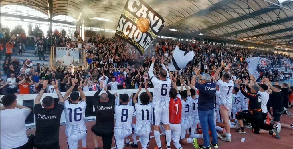 Savoia, patron Pellerone: "Grande partita col Napoli United. Tifosi? Meno provocazioni, chiedo scusa alla fotografa" 2 Savoia, patron Pellerone: "Grande prestazione col Napoli United. Tifosi? Meno provocazioni, chiedo scusa alla fotografa"