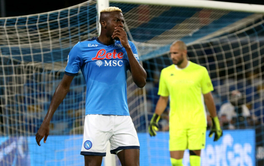 Osimhen spaventa i tifosi del Napoli: “Mi vogliono in Spagna e Inghilterra” 7 Osimhen spaventa i tifosi del Napoli: “Mi vogliono in Spagna e Inghilterra”