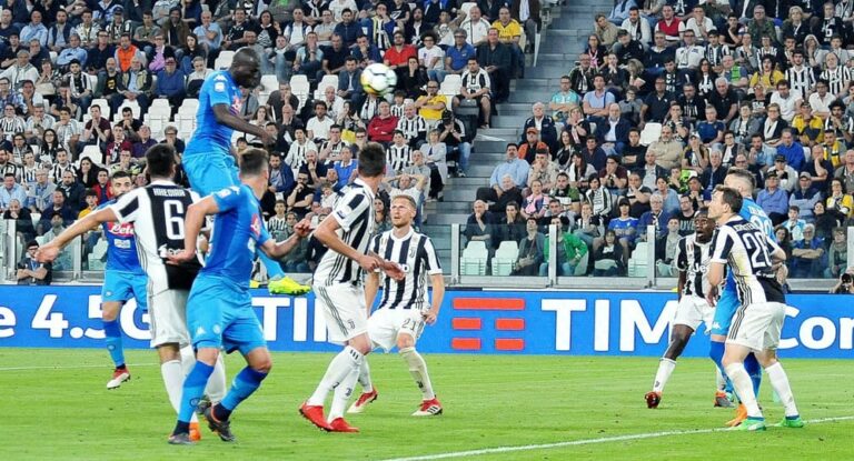 Koulibaly, il saluto del Napoli: "Le nostre strade si dividono, ma resterai sempre uno di noi"