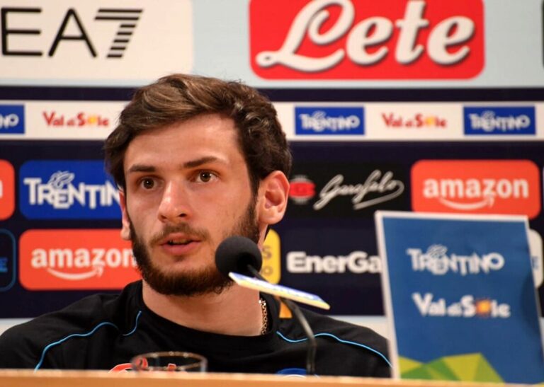Napoli, Kvaratskhelia si presenta: "Mi ispiro a Cristiano Ronaldo. Spalletti persona fantastica"