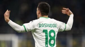 Sassuolo, Raspadori ha chiesto la cessione: accordo con il Napoli. Domani incontro con la Juve