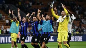 TOP NEWS Ore 24 - L'Inter piega lo Spezia e vola in vetta. Raspadori è del Napoli