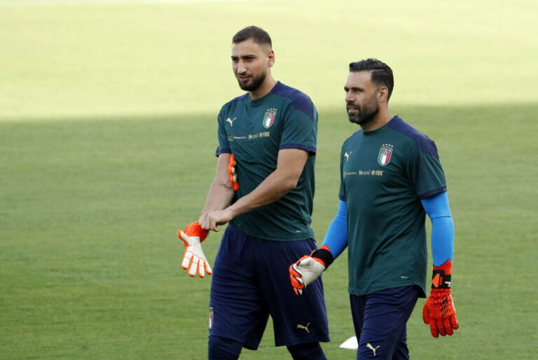 Calciomercato Napoli - Porte girevoli in casa azzurra: in arrivo Sirigu, Contini va alla Samp
