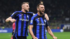 Inter, si ferma De Vrij: colpito duro alla caviglia, ora è da valutare per il Napoli