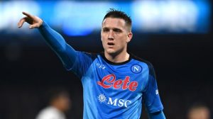 Tris del Napoli con il calcio di rigore di Zielinski: 3-0 all'Eintracht. Quarti di finale in tasca