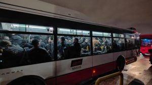 Il sindaco di Napoli Manfredi: "5 autobus danneggiati. Chiederemo ristoro per i commercianti"
