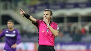 Serie A, designazioni arbitrali: Napoli-Hellas a La Penna. Massa per Bologna-Milan