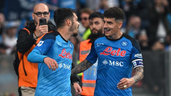 VIDEO - Il Napoli travolge un'Inter in dieci, al Maradona finisce 3-1: gli highlights