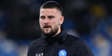 Napoli, infortunio per Contini: frattura del terzo metacarpo della mano destra per il portiere 4 Azzurro dai suoi 12 anni, a 27 Contini debutta in Serie A: "Il sogno di ogni figlio di Napoli"