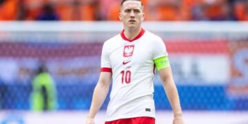 Zielinski fa quota 100 con la Polonia: "Onorato e grato. Non si può descrivere a parole" 7 Zielinski è un giocatore dell'Inter. Il comunicato: "Contratto fino al 30 giugno 2028"