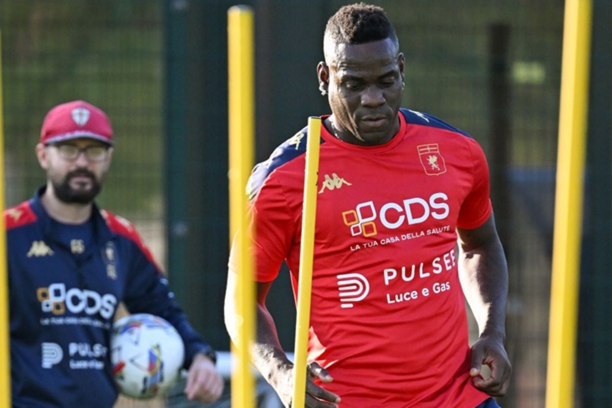 Mario Balotelli in training with Genoa after joining as a free agent on October 28, 2024. (picture via www,genoacfc.it)