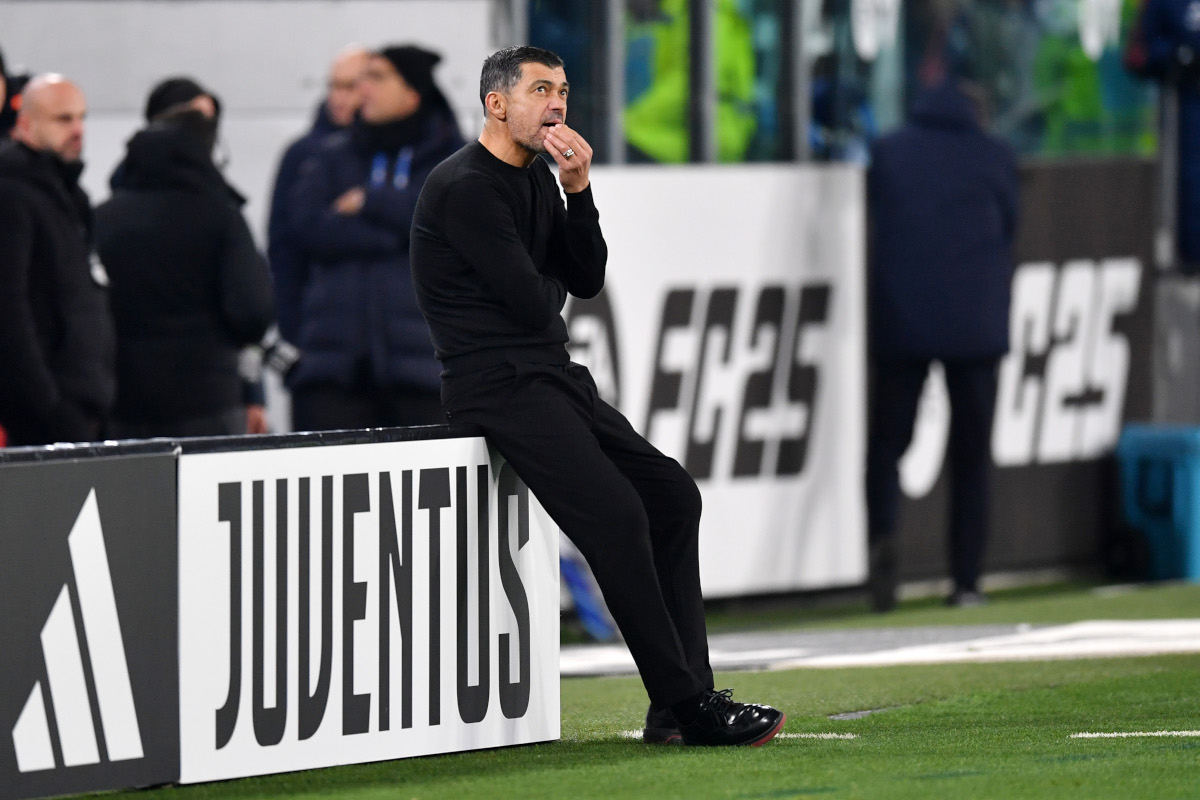 TURIN, ITALY - JANUARY 18: Sergio Conceicao, Head Coach of AC Milan, reacts during the Serie A match between Juventus and AC Milan at Allianz Stadium on January 18, 2025 in Turin, Italy. (Photo by Valerio Pennicino/Getty Images)