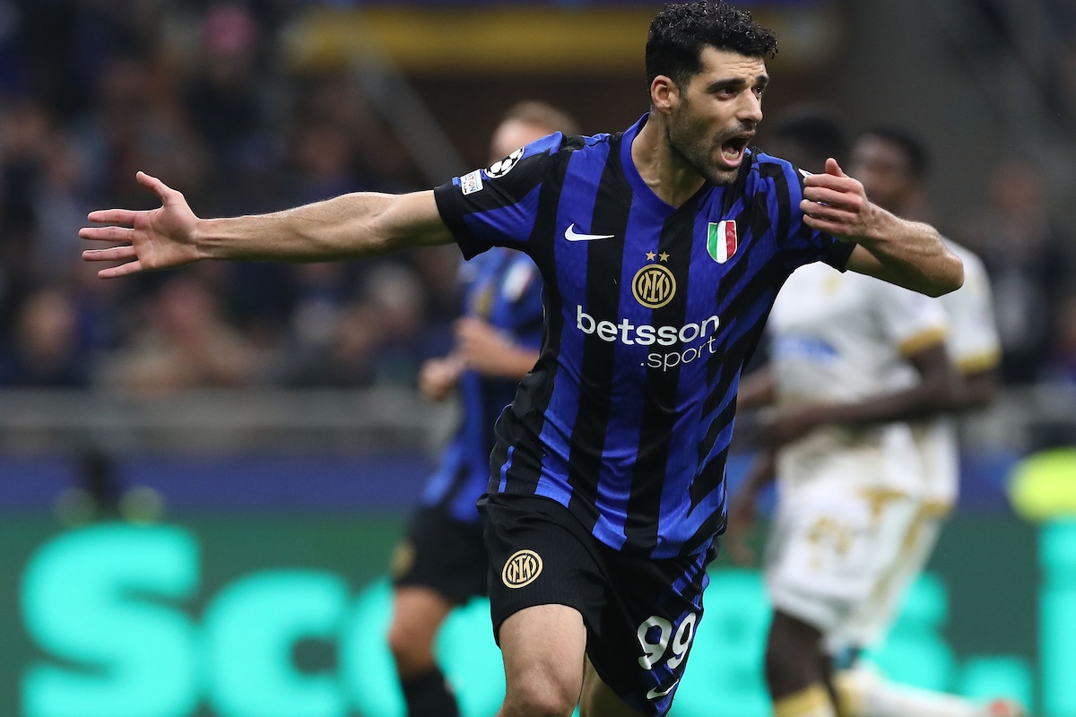 MILAN, ITALY - OCTOBER 01: Mehdi Taremi of FC Internazionale celebrates scoring his team's fourth goal during the UEFA Champions League 2024/25 League Phase MD2 match between FC Internazionale Milano and FK Crvena Zvezda at Stadio San Siro on October 01, 2024 in Milan, Italy. (Photo by Marco Luzzani/Getty Images)