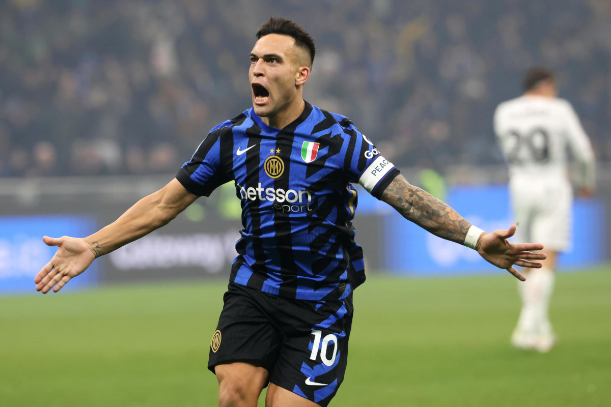 epa11837431 Inter Milan's Lautaro Martinez celebrates after scoring the 1-0 goal during the Italian Serie A soccer match between FC Inter and Empoli FC, in Milan, Italy, 19 January 2025. EPA-EFE/MATTEO BAZZI