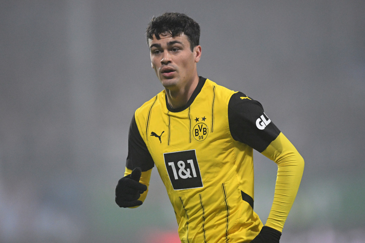 KIEL, GERMANY - JANUARY 14: Giovanni Reyna of Dortmund in action during the Bundesliga match between Holstein Kiel and Borussia Dortmund at Holstein-Stadion on January 14, 2025 in Kiel, Germany. (Photo by Stuart Franklin/Getty Images)