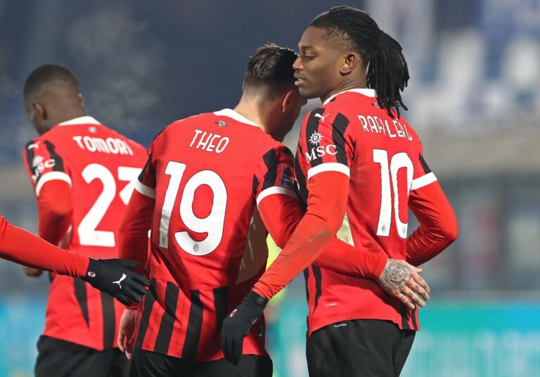 Rafael Leao of AC Milan celebrates with his team-mate Theo Hernandez after scoring their team's second goal during the Serie A match between Como 1907 and AC Milan at Stadio G. Sinigaglia on January 14, 2025 in Como, Italy. (Photo by Marco Luzzani/Getty Images)