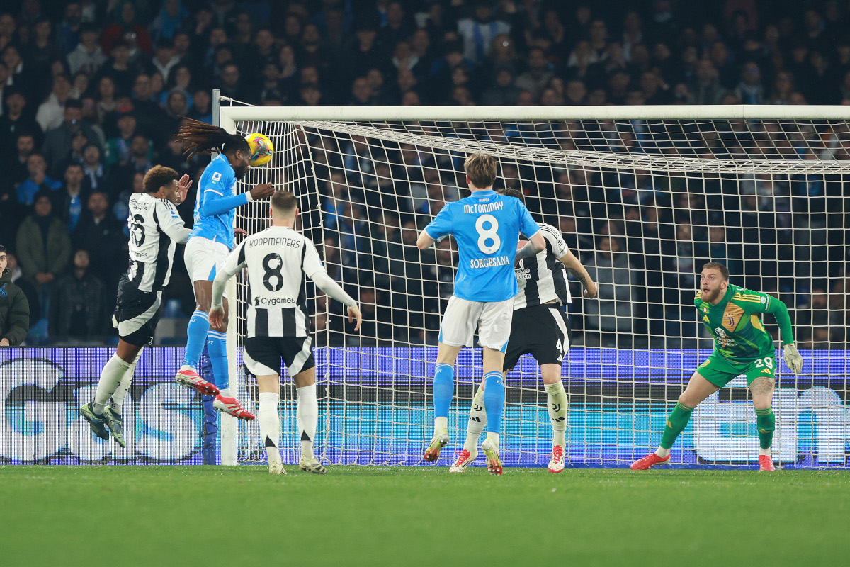 NAPLES, ITALY - JANUARY 25: Frank Anguissa of Napoli scores his side first goal during the Serie A match between Napoli and Juventus at Stadio Diego Armando Maradona on January 25, 2025 in Naples, Italy. (Photo by Francesco Pecoraro/Getty Images)