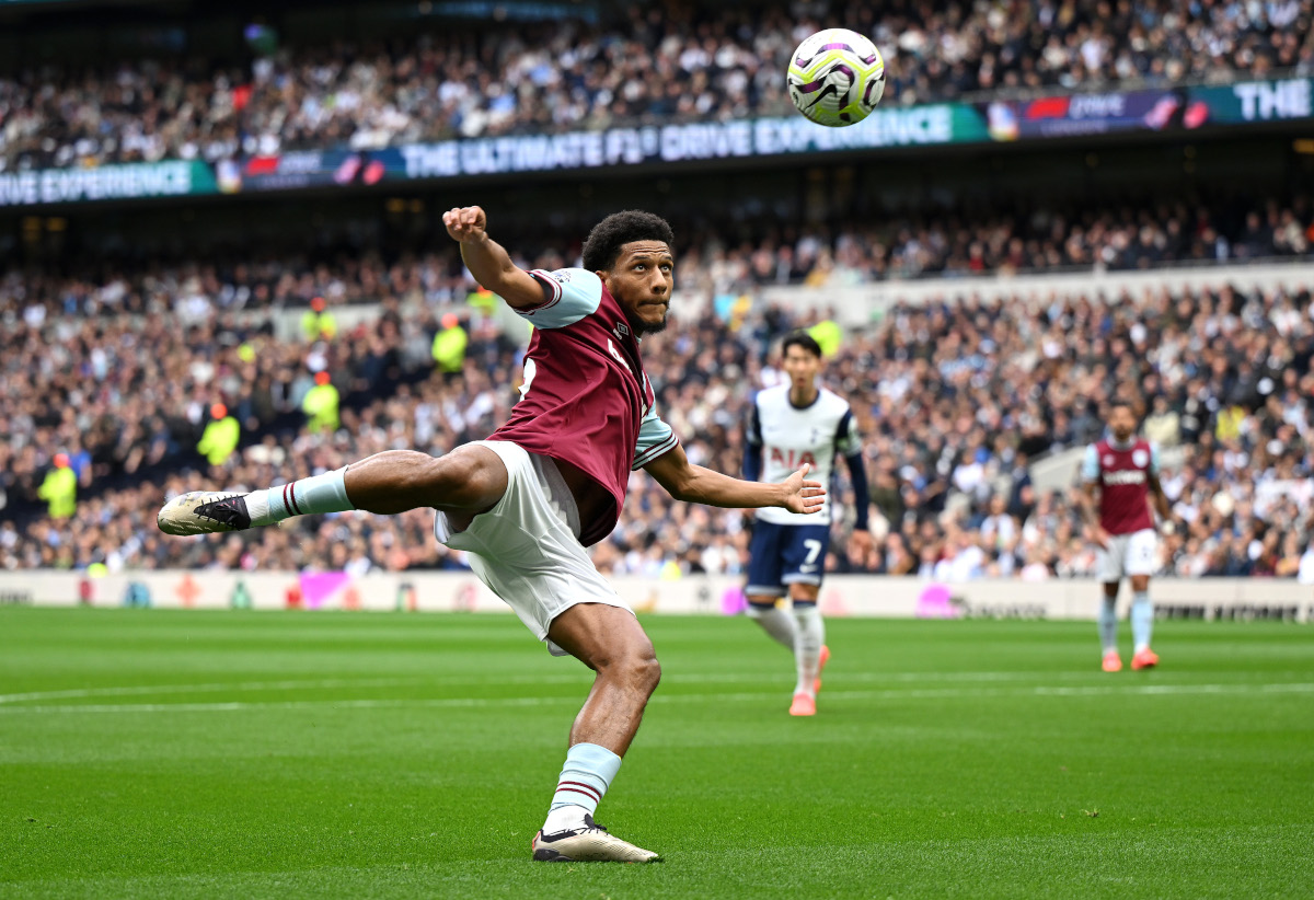 LONDON, ENGLAND - OCTOBER 19: Jean-Clair Todibo of West Ham United crosse the ball during the Premier League match between Tottenham Hotspur FC and West Ham United FC at Tottenham Hotspur Stadium on October 19, 2024 in London, England. (Photo by Shaun Botterill/Getty Images)