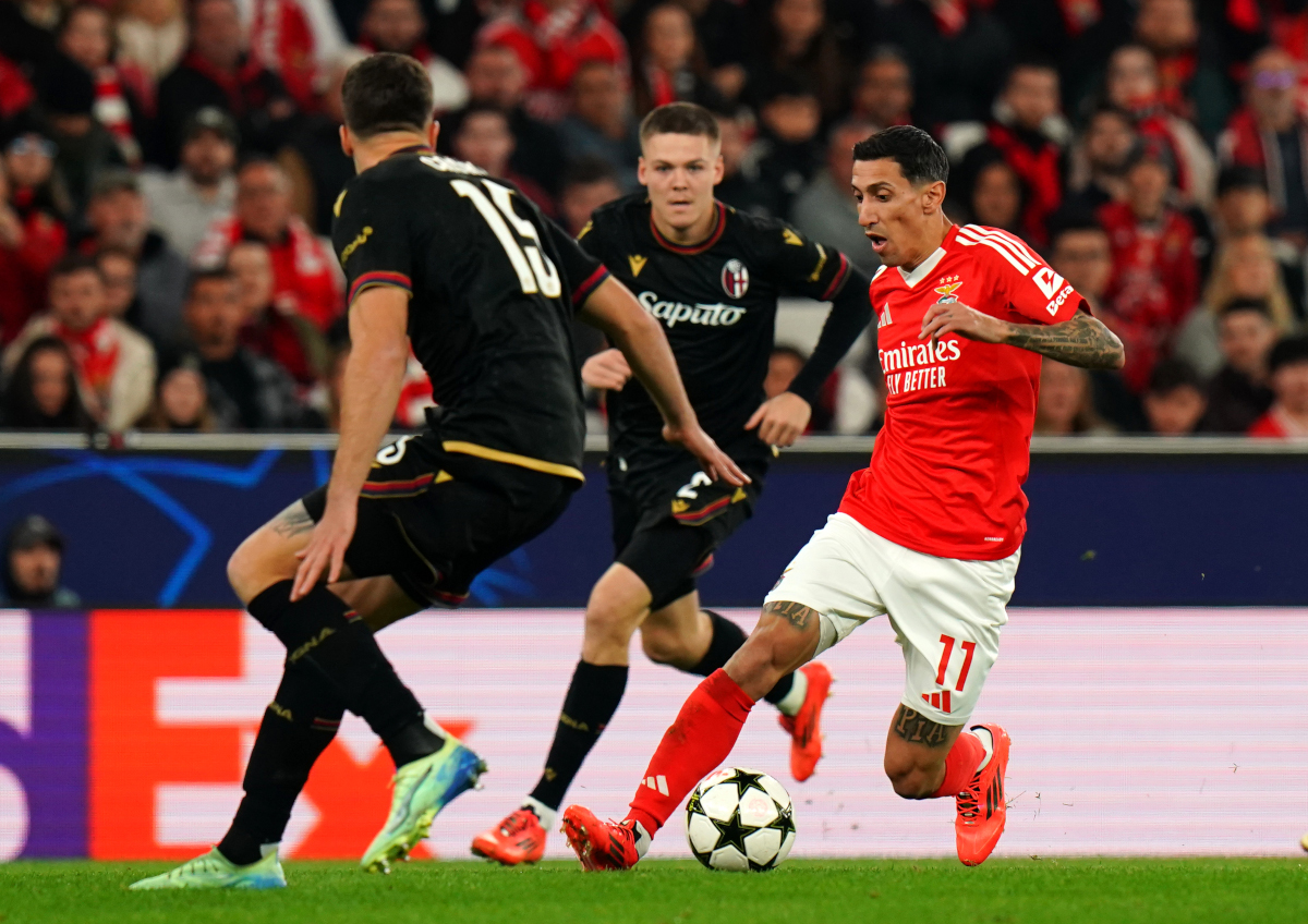 LISBON, PORTUGAL - DECEMBER 11: Angel Di Maria of S.L Benfica runs with the ball whilst under pressure from Nicolo Casale of Bologna during the UEFA Champions League 2024/25 League Phase MD6 match between SL Benfica and Bologna FC 1909 at Estadio do SL Benfica on December 11, 2024 in Lisbon, Portugal. (Photo by Gualter Fatia/Getty Images)