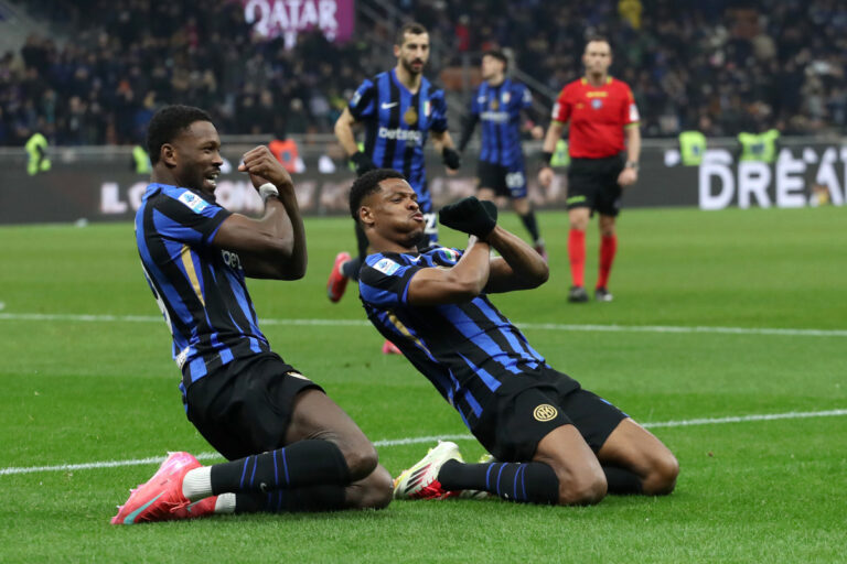 MILAN, ITALY - JANUARY 19: Denzel Dumfries of FC Internazionale (R) celebrates scoring his team's second goal with teammate Marcus Thuram during the Serie A match between FC Internazionale and Empoli at Stadio Giuseppe Meazza on January 19, 2025 in Milan, Italy. (Photo by Marco Luzzani/Getty Images)