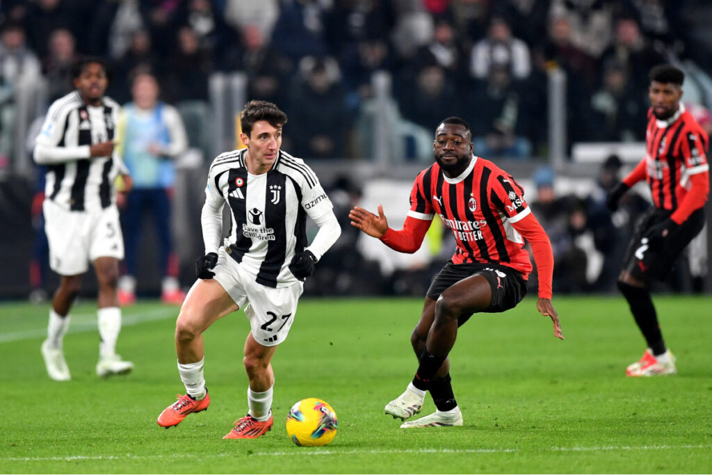 TURIN, ITALY - JANUARY 18: Andrea Cambiaso of Juventus runs with the ball under pressure from Youssouf Fofana of AC Milan during the Serie A match between Juventus and AC Milan at Allianz Stadium on January 18, 2025 in Turin, Italy. (Photo by Valerio Pennicino/Getty Images)