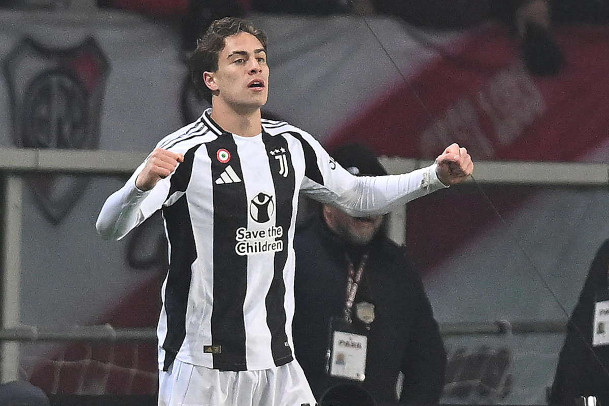 epa11818920 Juventus' Kenan Yldiz jubilates after scoring the 0-1 during the Italian Serie A soccer match Torino FC vs Juventus FC at the Olimpico Grande Torino Stadium in Turin, Italy, 11 January 2025. EPA-EFE/Alessandro Di Marco